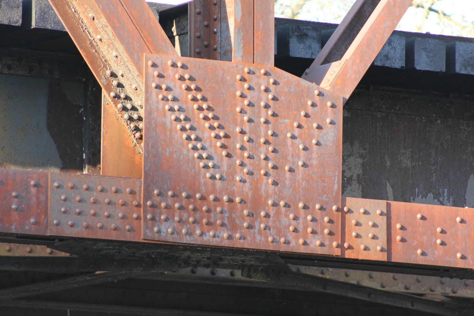 Lower connection
